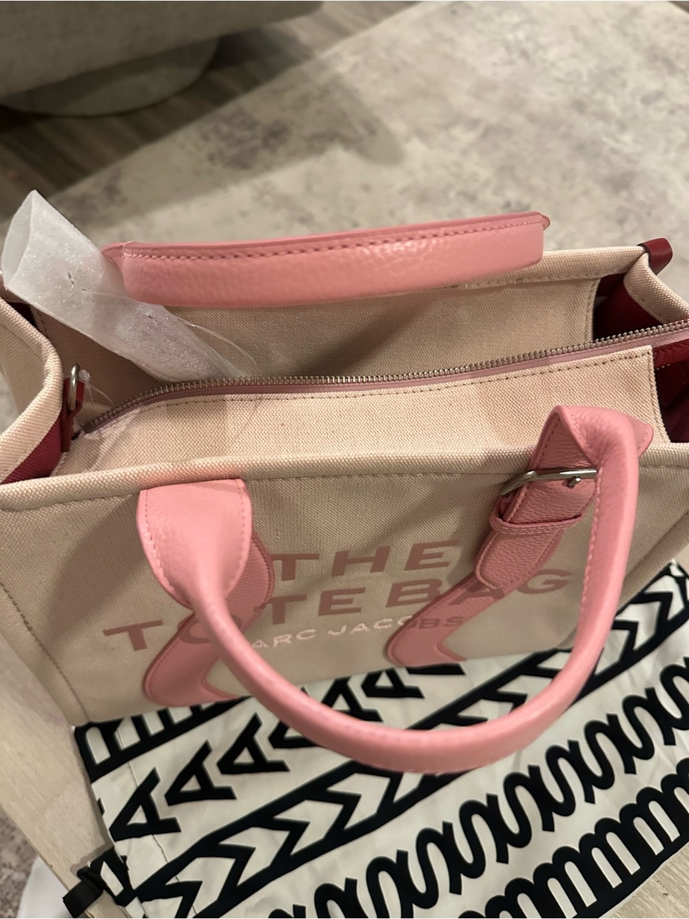 BRAND NEW Marc Jacobs The Wavy Medium Tote with Pink Leather Trim - Picture 15 of 15